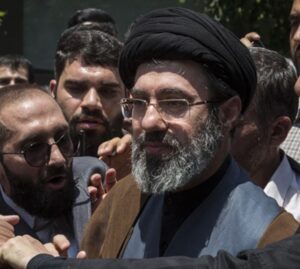 मुजतबा खामेनेई बने ईरान के नए सुप्रीम लीडर : 1979 के बाद पहली बार पिता के बाद बेटा सत्ता पर काबिज