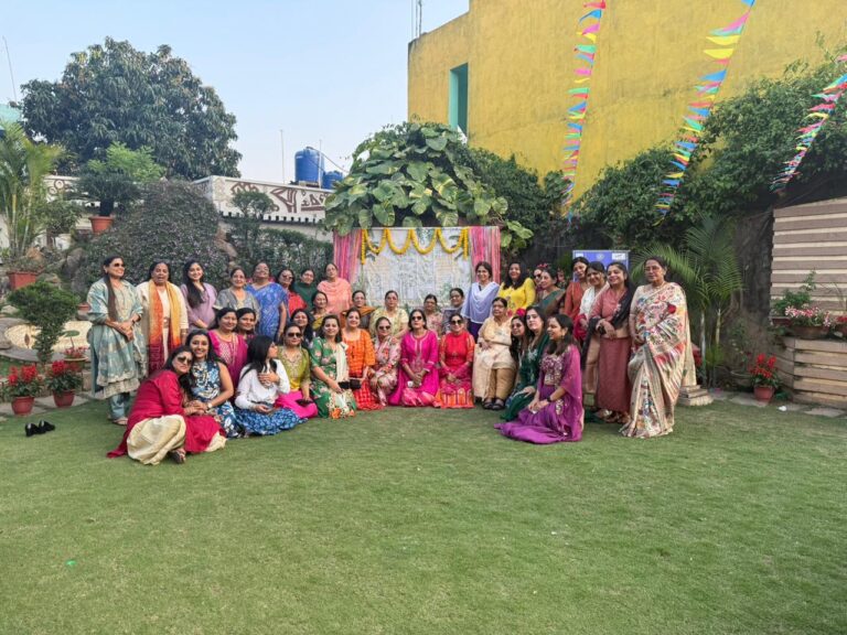 इनरव्हील क्लब के होली मिलन समारोह में सराबोर हुईं महिलाएं