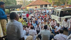 रामनवमी की शोभायात्रा में पथराव के विरोध में कल से अनिश्चिकालीन खूंटी बंद