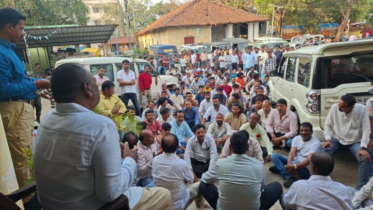 रामनवमी की शोभायात्रा में पथराव के विरोध में कल से अनिश्चिकालीन खूंटी बंद