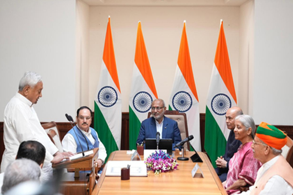 बिहार ऐतिहासिक बदलाव के लिए तैयार, नीतीश कुमार ने ली राज्यसभा सांसद की शपथ