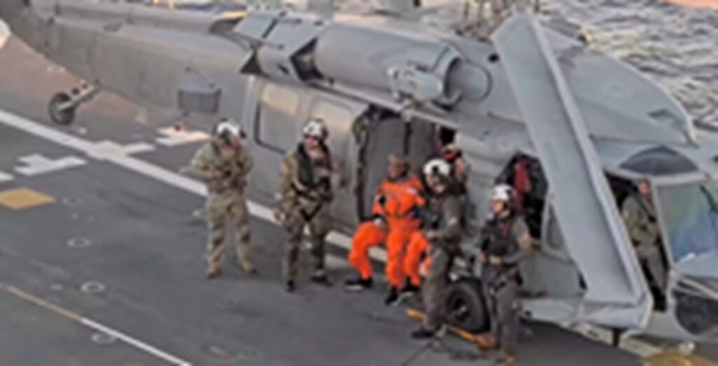 नासा का आर्टेमिस ।। मिशन : कैप्सूल से निकाले गए चारों अंतरिक्ष यात्री, चेहरे पर दिखी खुशी