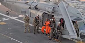 नासा का आर्टेमिस ।। मिशन : कैप्सूल से निकाले गए चारों अंतरिक्ष यात्री, चेहरे पर दिखी खुशी