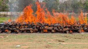 मुक्ति संस्था ने जुमार नदी के तट पर 24 अज्ञात शवों का किया अंतिम संस्कार