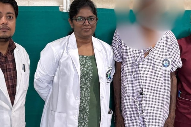 एम्स देवघर के डॉक्टरों ने मरीज के पेट से निकाला 12 किलो का कैंसर ट्यूमर