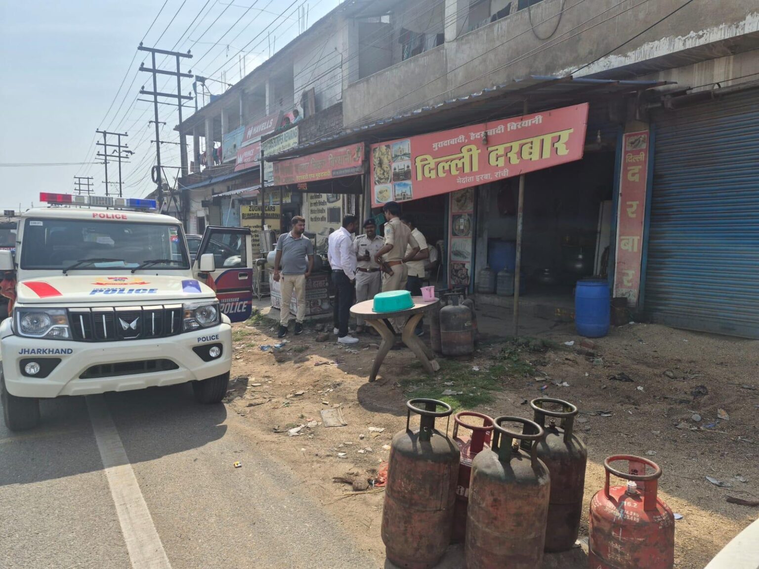 रांची के ईरवा में गैस रिफिलिंग गिरोह का भंडाफोड़, बिरयानी की दुकान से 9 सिलेंडर बरामद