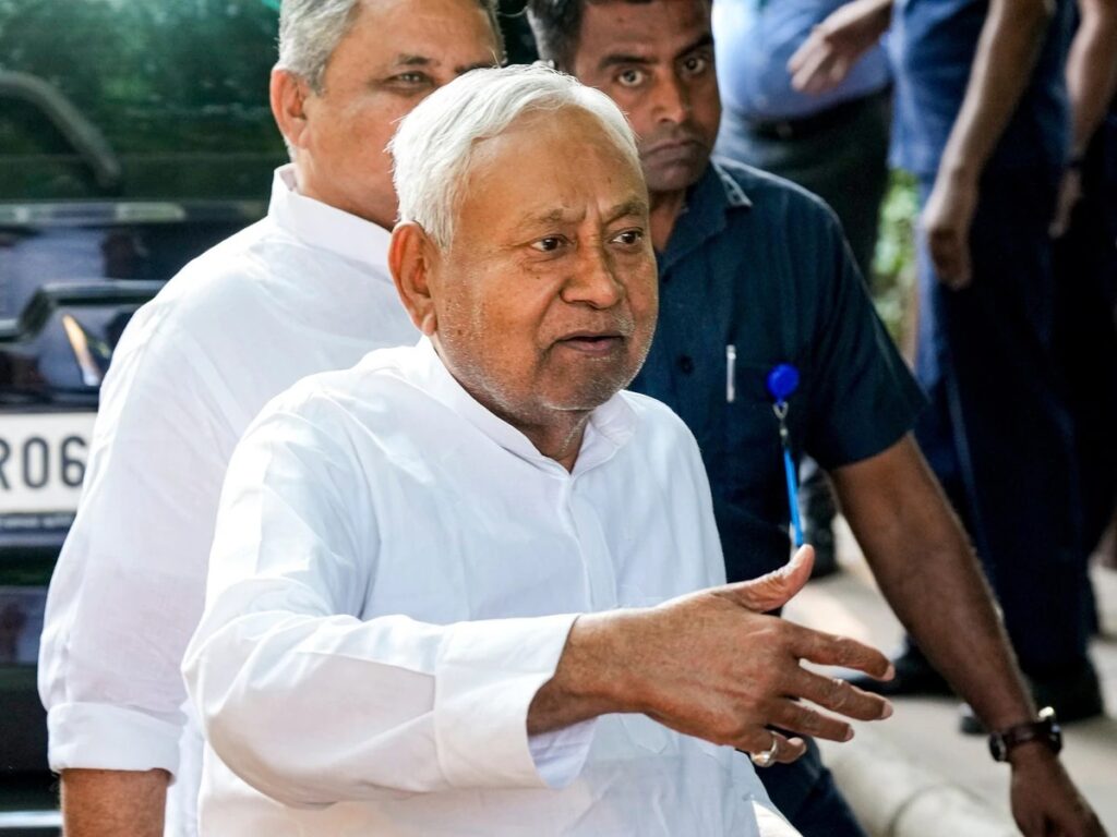 बिहार में बड़ा बदलाव : नीतीश कुमार 14 को मुख्यमंत्री पद से देंगे इस्तीफा, 15 को नई सरकार का शपथ ग्रहण