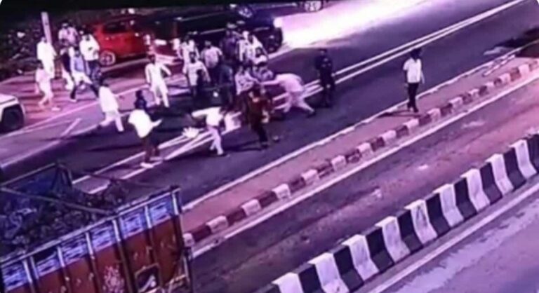 रांची के मांडर टोल प्लाजा पर मारपीट में मैनेजर कई कर्मी घायल,सीसीटीवी में कैद हुई वारदात
