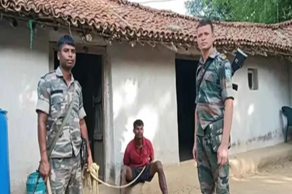 झारखंड : लोहरदगा में सनकी युवक ने कुल्हाड़ी से की पिता-पत्नी की हत्या, हमले में तीन वर्षीय बेटी भी गंभीर