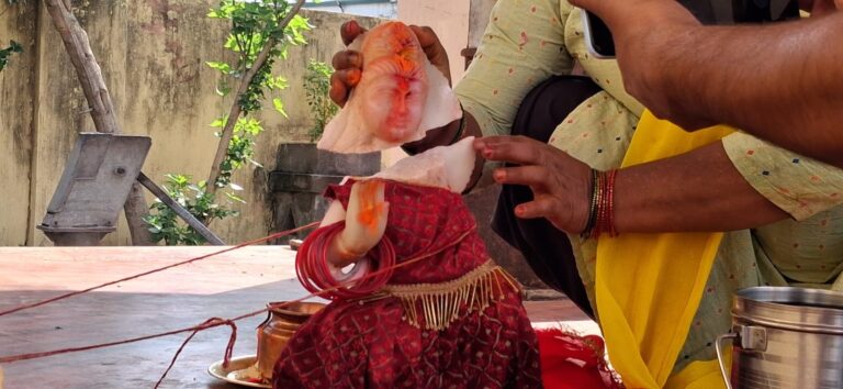 जामताड़ा के शिव मंदिर में मां पार्वती की प्रतिमा खंडित, इलाके में तनाव
