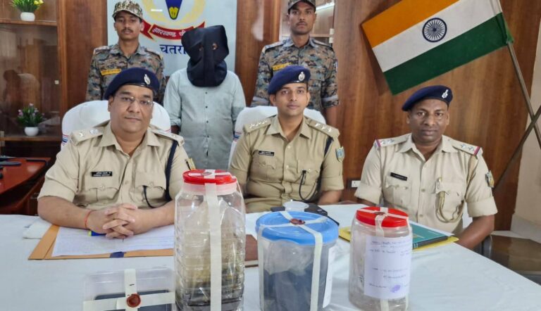 चतरा में 25 लाख की अफीम के साथ तस्कर गिरफ्तार