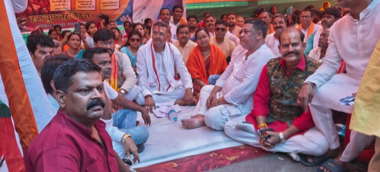 अरगडा में बिजली-पानी की घोर किल्लत को लेकर सांसद मनीष जायसवाल के नेतृत्व में भाजपा ने सीसीएल जीएम कार्यालय के समक्ष किया प्रदर्शन, मांगे पूरा करने पर प्रबंधन हुआ सहमत