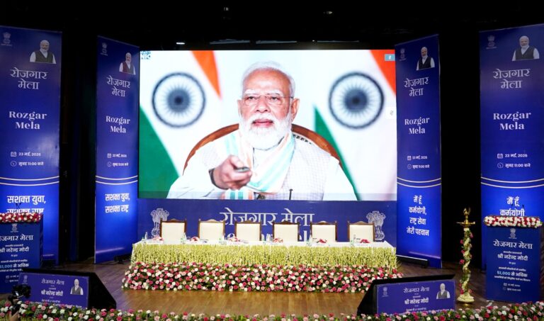 प्रधानमंत्री मोदी ने 51 हजार युवाओं को दिया नियुक्ति पत्र, कहा- विकसित भारत में युवाओं की होगी बड़ी भूमिका