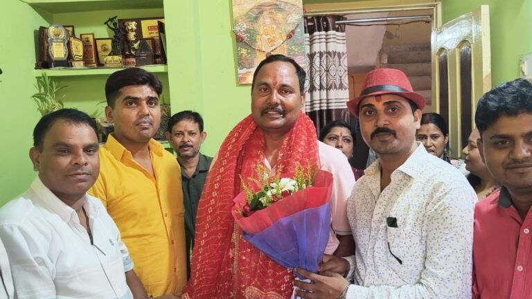 रांची के उपमहापौर नीरज कुमार का जन्मदिन धूमधाम से मना, गरीब बच्चों के बीच बिस्किट टॉफी एवं मिठाइयां बांटी गई