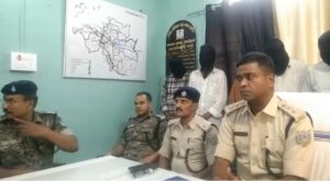 लातेहार के चंदवा में एक करोड़ से अधिक की अवैध शराब जब्त, बिहार में खपाने की थी तैयारी पांच तस्कर गिरफ्तार