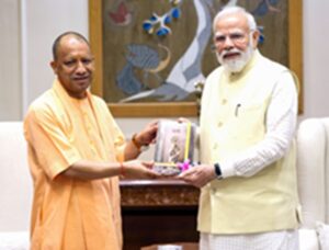 मोदी के सबसे लंबे कार्यकाल पर योगी ने दी बधाई, बोले- ‘यह जनविश्वास और राष्ट्रसेवा का अभूतपूर्व कीर्तिमान’