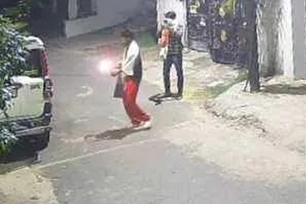 रांची के निवारणपुर में आरएसएस कार्यालय पर बदमाशों ने दो पेट्रोल बम फेंके, पूरी घटना CCTV में कैद , जांच में जुटी पुलिस