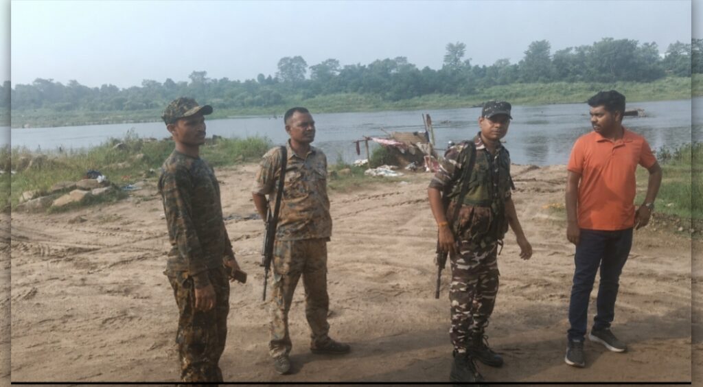 धनबाद : एनजीटी की रोक के बाद भी अवैध बालू खनन जारी, दो वाहन जब्त