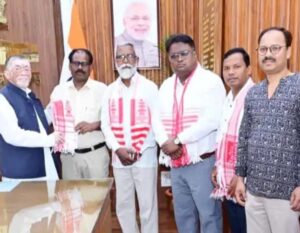आदिवासी छात्र संघ ने परिसीमन-सरना धर्म कोड को लेकर राज्यपाल को सौंपा ज्ञापन
