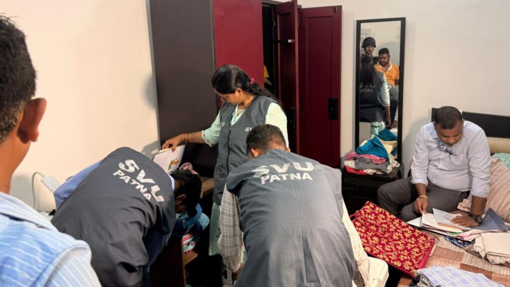 निलंबित आईएएस अधिकारी योगेश और अभिलाषा के घर SVU की रेड, टेंडर घोटाले में बड़ी कार्रवाई