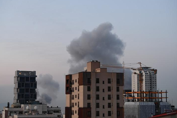 होर्मुज से लाल सागर तक खलबली… अमेरिका की नई स्ट्राइक से दहला ईरान