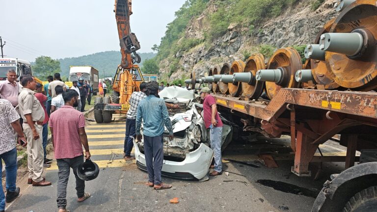 चुट्टूपालू घाटी में ट्रेलर ने बस समेत नौ वाहनों को मारी टक्कर, कई लोग घायल