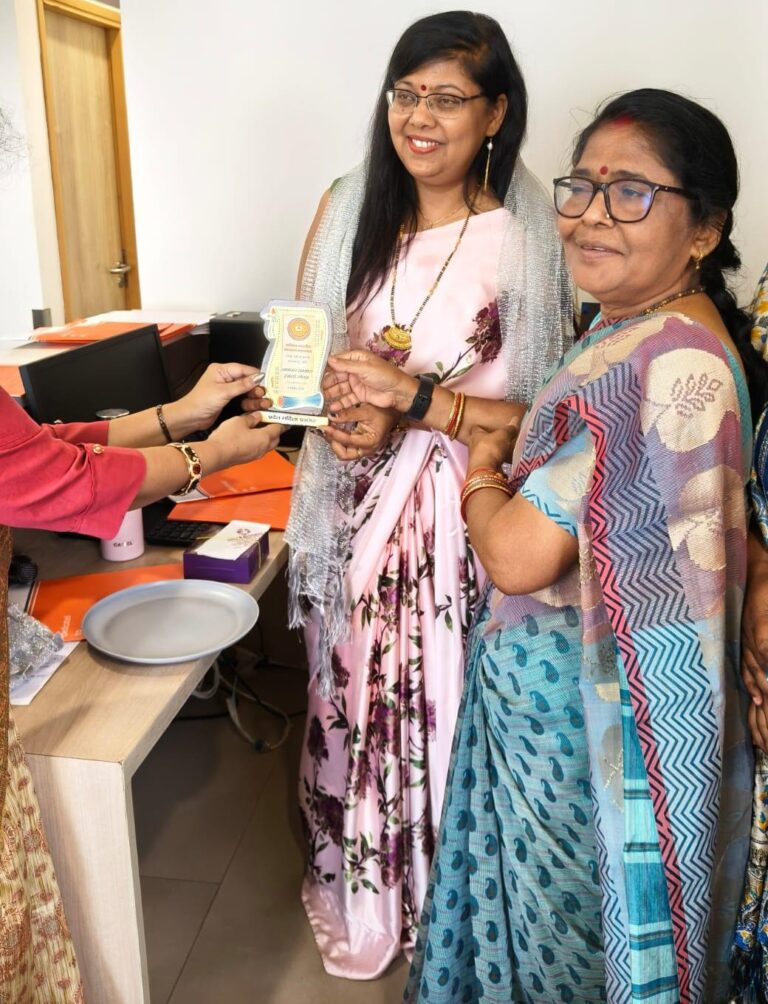 मेनोपाज़ पर खुलकर बात करें :- डॉ ज्योति