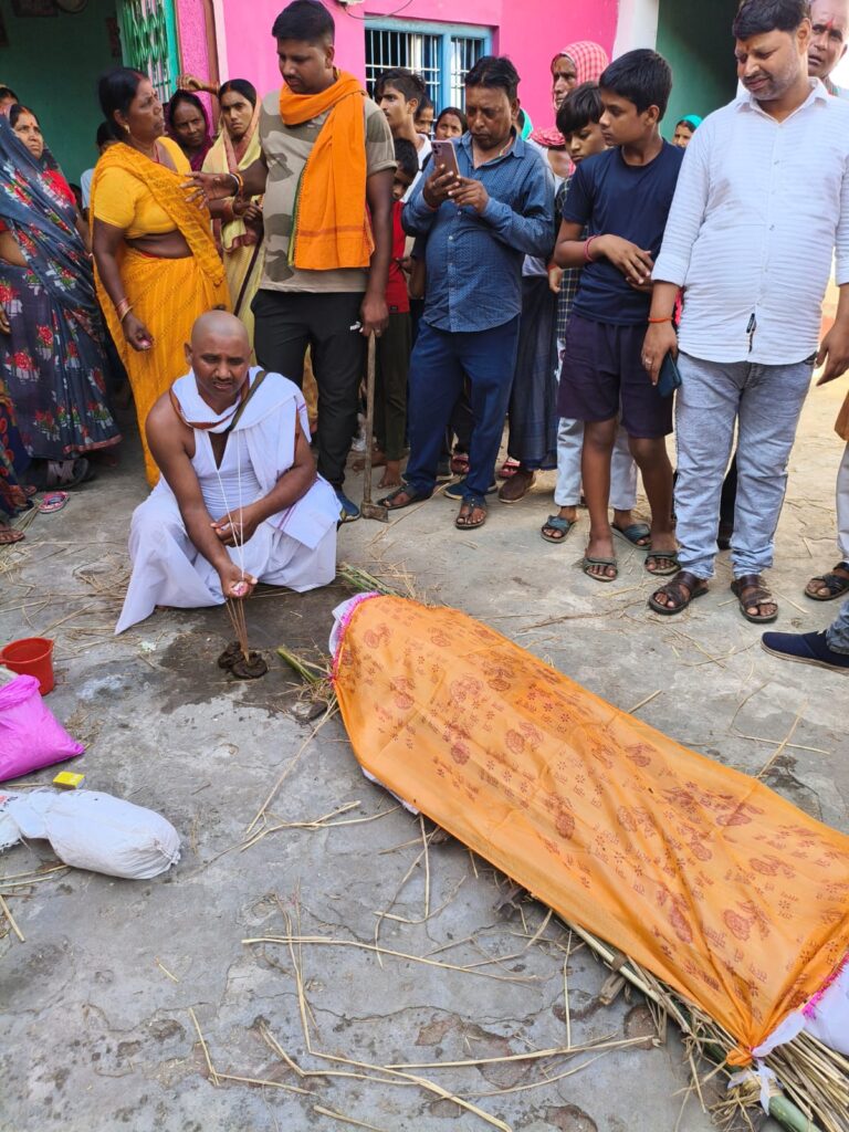 चतरा में प्रेम विवाह से नाराज परिवार ने जीवित बेटी का किया पिंडदान