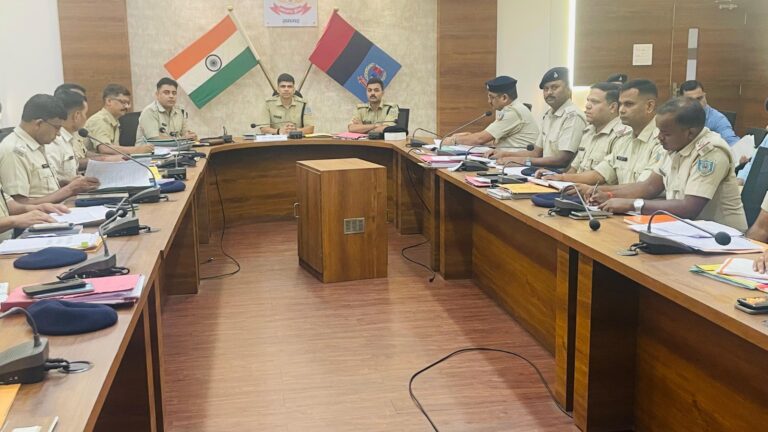 संगठित अपराध से जुड़े लोगों की बनाएं सूची, सभी पर रखें नजर : एसपी
