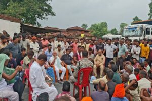 चतरा में कोयला लदे वाहन ने सीआरपीएफ जवान को रौंदा, 20 घंटे से सड़क जाम