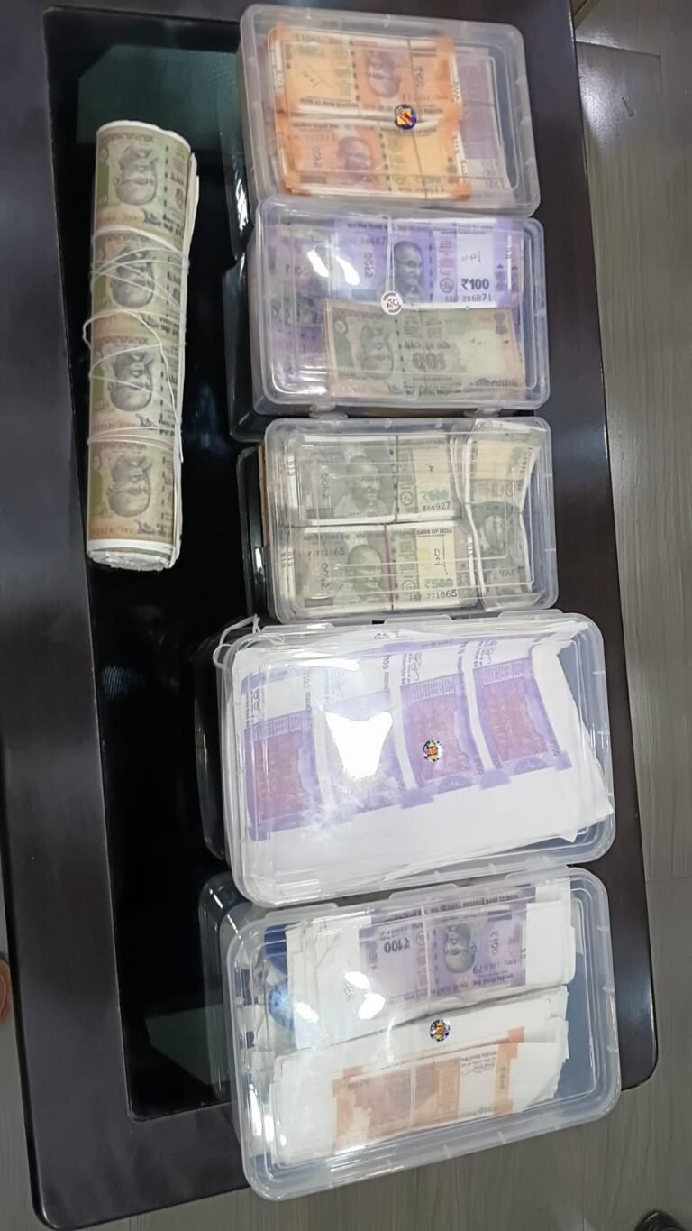 सीवान में फर्जी करेंसी फैक्ट्री का पर्दाफाश, 5.45 लाख के नकली नोट जब्त