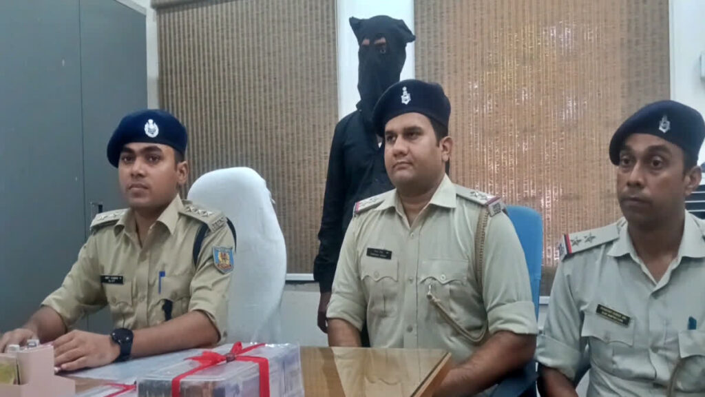 जामताड़ा में साइबर ठग गिरफ्तार, एसबीआई अधिकारी बनकर बनाता था शिकार , 4.04 लाख रुपये बरामद
