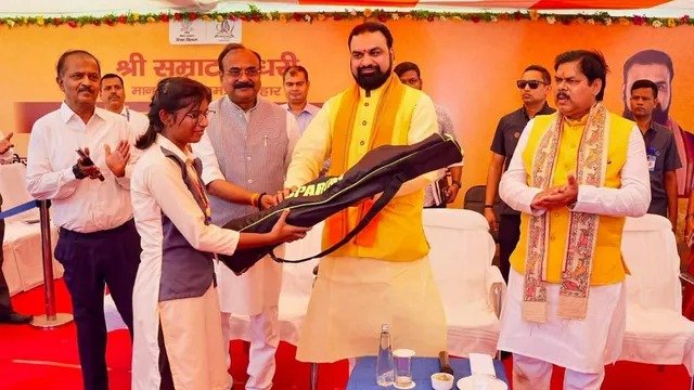 बिहार में अब स्कूल से ही होगी जेईई और नीट की तैयारी, अब स्मार्ट क्लास में पढ़ेंगे बच्चे