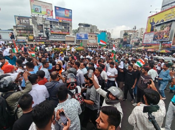 भर्ती परीक्षाओं में गड़बड़ी के खिलाफ जंतर-मंतर की तर्ज पर रांची में हजारों छात्रों ने निकाली संविधान यात्रा