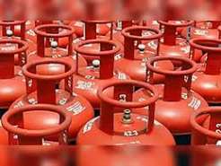 आज से सस्ता हुआ LPG सिलिंडर, जानें कितनी कम हुई कीमत