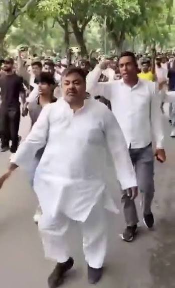 सीजेपी के प्रदर्शन में नजर आया हिस्ट्रीशीटर हाफी अफजल