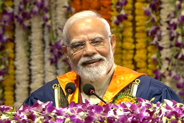 आपके मन में कुछ और चल रहा होगा, मैं तो बाबा बागेश्वर नहीं हूं, IIT दिल्ली के छात्रों से बोले पीएम मोदी
