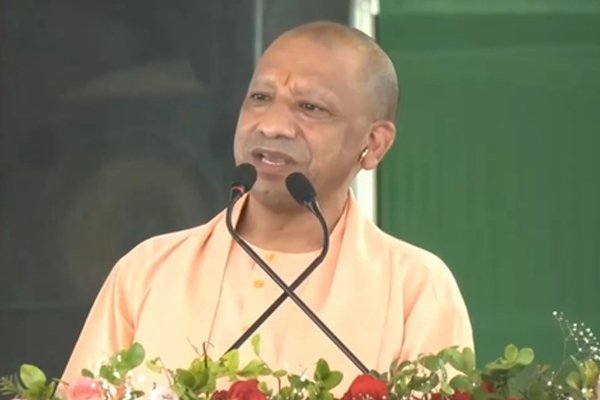 सपा-कांग्रेस की सरकारों में केवल तुष्टिकरण की लूट थी, देवरिया में विपक्ष पर गरजे योगी