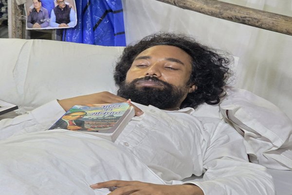 रांची में छात्रों का सत्याग्रह 21वें दिन भी जारी, अनशनकारी देवेंद्र और हबीबा ने सीएम से की बातचीत की अपील
