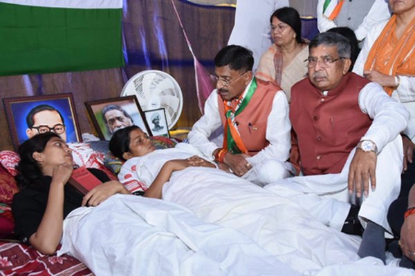 छात्र आंदोलन पर संजय सेठ ने सरकार को घेरा, खियांग्ते की गिरफ्तारी को बताया आईवॉश