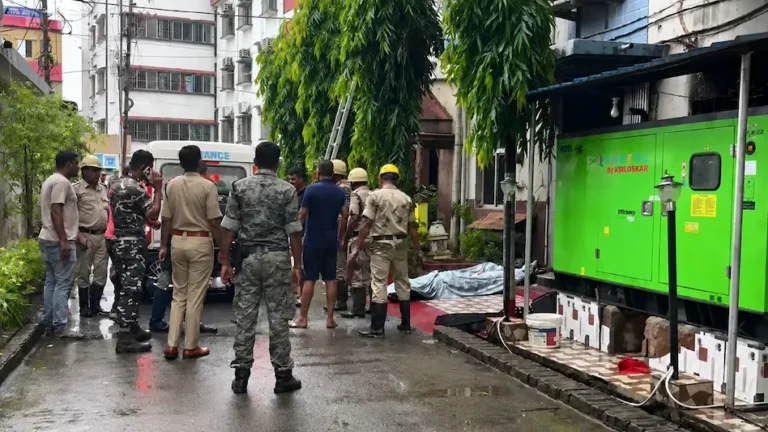 बंगाल: बीरभूम में तारापीठ मंदिर के पास होटल में लगी भीषण आग, सात तीर्थ यात्री जिंदा जल गए , कई गंभीर रूप से झुलसे