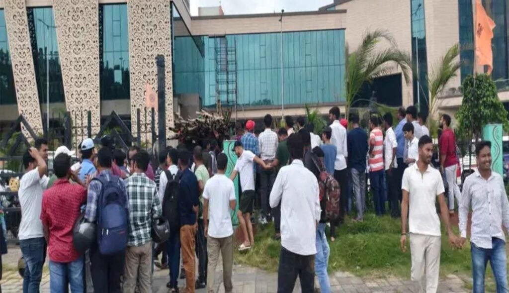 रांची में आठवें दिन भी छात्रों का आंदोलन जारी, राजनीतिक दलों से बनाई दूरी
