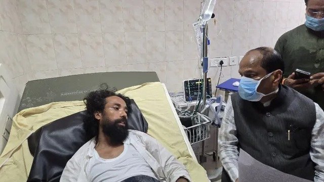 छात्र नेता देवेंद्र महतो का रघुवर दास ने जाना हालचाल