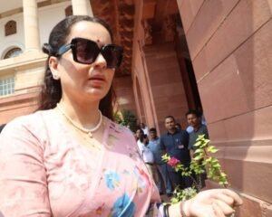 संसद में विपक्ष के हंगामे पर बरसीं कंगना, राहुल गांधी पर कही ये बात