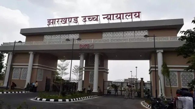 जेएसएससी-सीजीएल परीक्षा रद्द होने के खिलाफ हाई कोर्ट में याचिका, चयनित अभ्यर्थियों ने सरकार के फैसले को बताया एकतरफा।