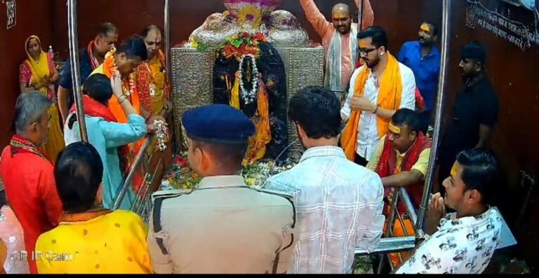 झारखंड के मुख्य सचिव अविनाश कुमार ने बाबा हरिहरनाथ के दरबार में लगाई हाजिरी