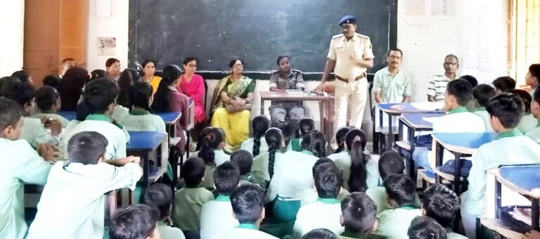 साइबर अपराध से लेकर गुड टच-बैड टच तक, पलामू पुलिस ने बच्चों को पढ़ाया सुरक्षा का पाठ