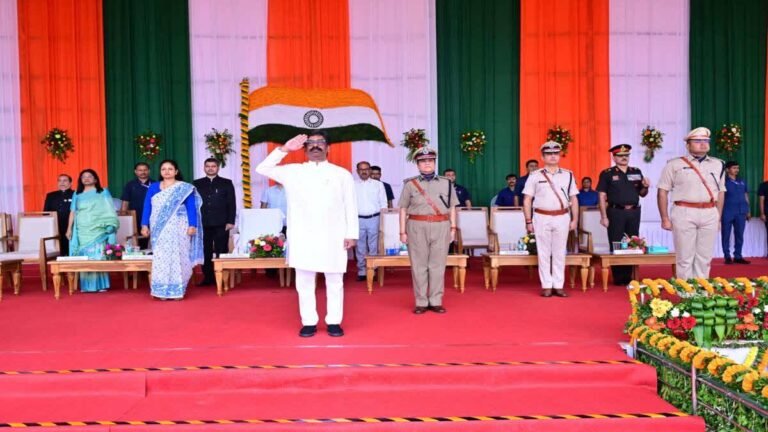 स्वत्रता दिवस पर सीएम हेमंत ने फहराया तिरंगा, युवाओं को दिया भरोसा- आपकी मेहनत माफिया के भरोसे नहीं छोड़ी जाएगी