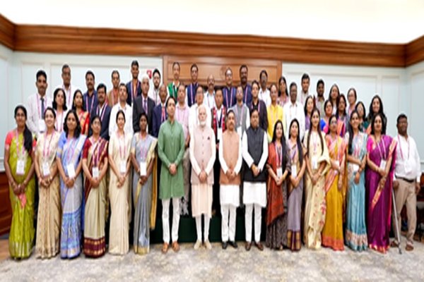 नेशनल टीचर्स अवॉर्ड के विजेताओं संग पीएम मोदी की खास बातचीत, पब्लिक स्पीकिंग पर मांगे टिप्स, बच्चों की ‘रिपोर्टिंग स्किल्स’ पर भी ली चुटकी