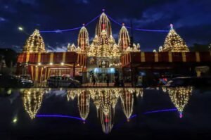 देशभर में कृष्ण जन्माष्टमी की धूम, मथुरा में 75 लाख श्रद्धालुओं के पहुंचने का अनुमान